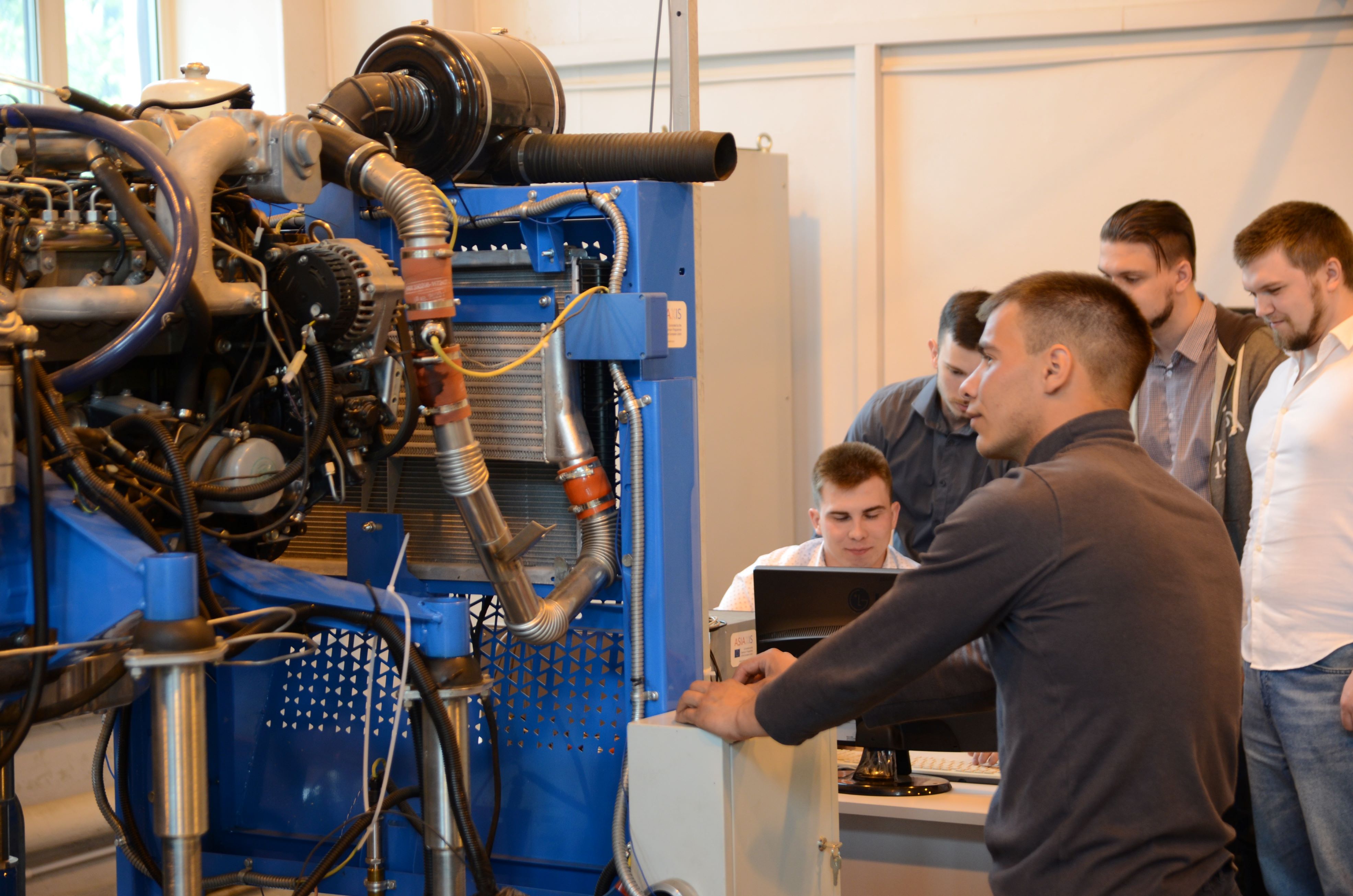 Экспериментальная лаборатория «Исследования и испытания поршневых двигателей»