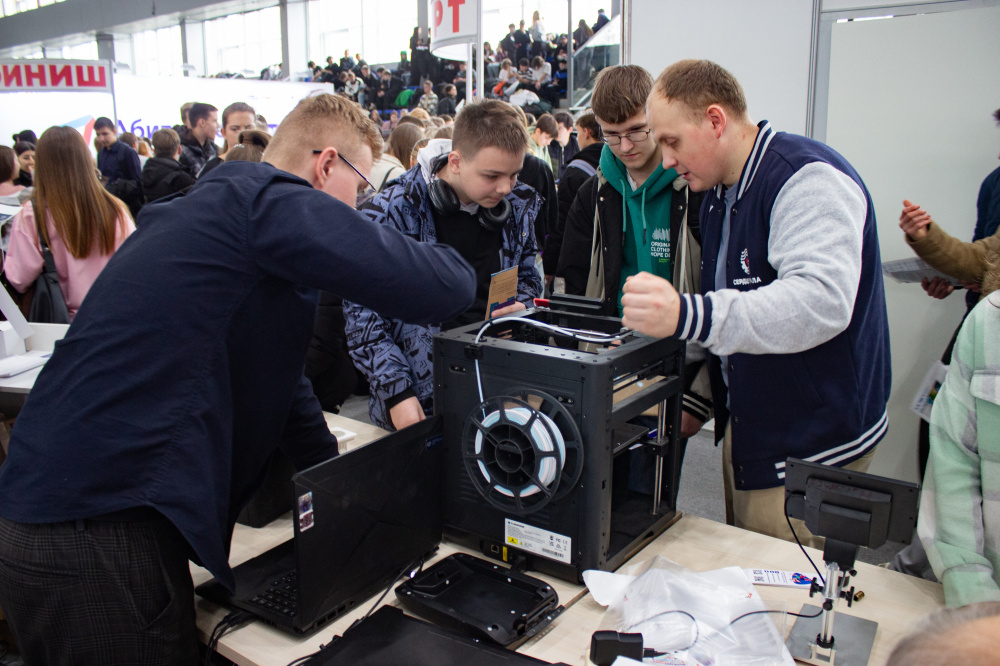 ПИШ «Сердце Урала» представила будущее инженерного образования на выставке «Абитуриент-2025»