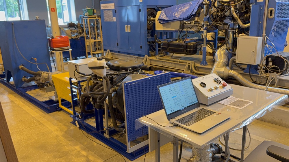 В ПИШ «Сердце Урала» разработан уникальный испытательный стенд на базе двигателя Mercedes для тестирования топлива